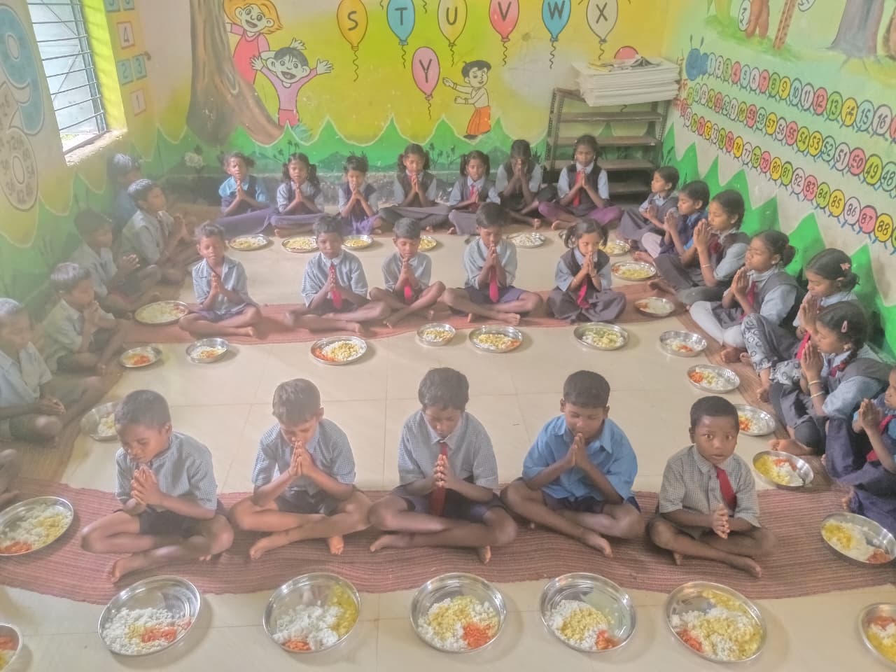 युक्तियुक्तकरण नीति से सुदूर वनांचल में लौटी शिक्षा की रोशनी नागम विद्यालय में शिक्षकों की पदस्थापना से बच्चों में उत्साह, अभिभावकों ने जताया आभार